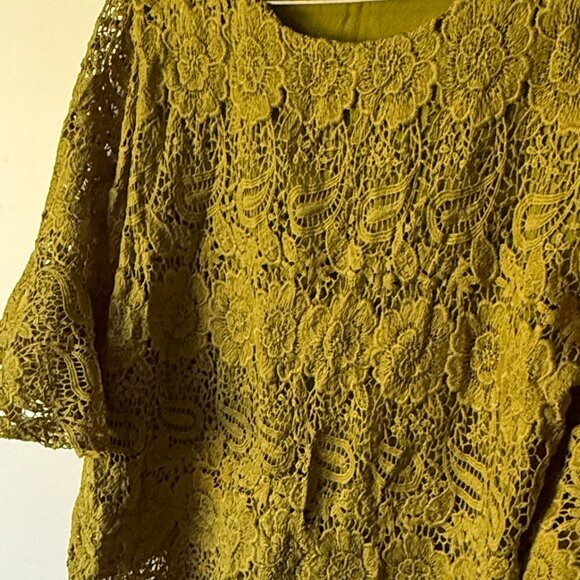 women's top - Picture 2 of 4